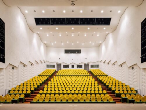 鑑賞環境を整備したホール空間