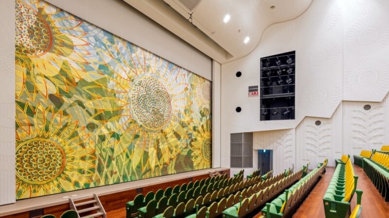 観覧席工事を施工したホール空間