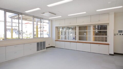 明るく開放的なスペース