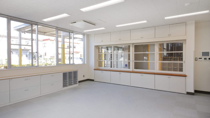 明るく開放的なスペース