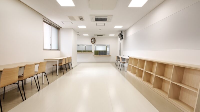 カウンター席や収納棚を施工したスペース