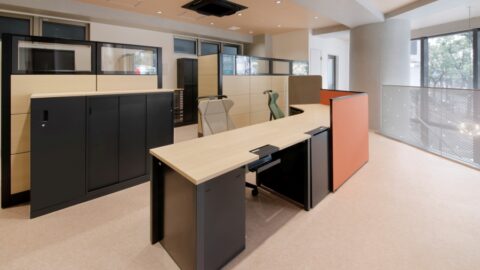 集中とコミュニケーションを支えるレイアウト