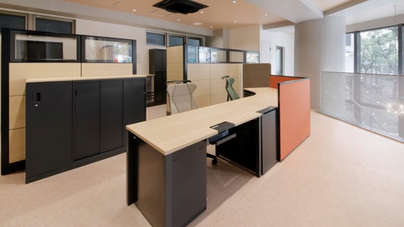 集中とコミュニケーションを支えるレイアウト