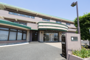 納入事例に、特別養護老人ホーム泉正園様のプライバシー保護改修工事を追加しました。