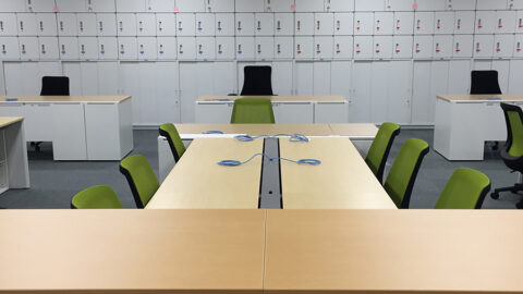 動線を考慮した作業環境の執務スペース