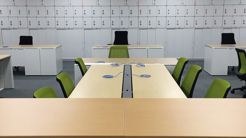 動線を考慮した作業環境の執務スペース