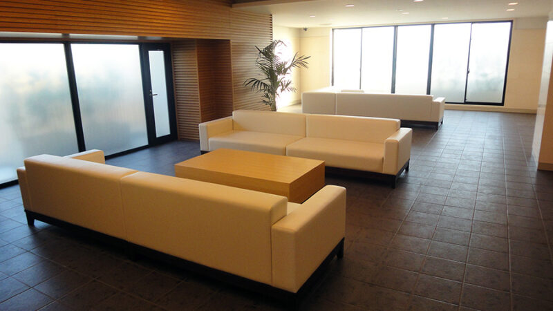 開放感あふれるエントランスラウンジ