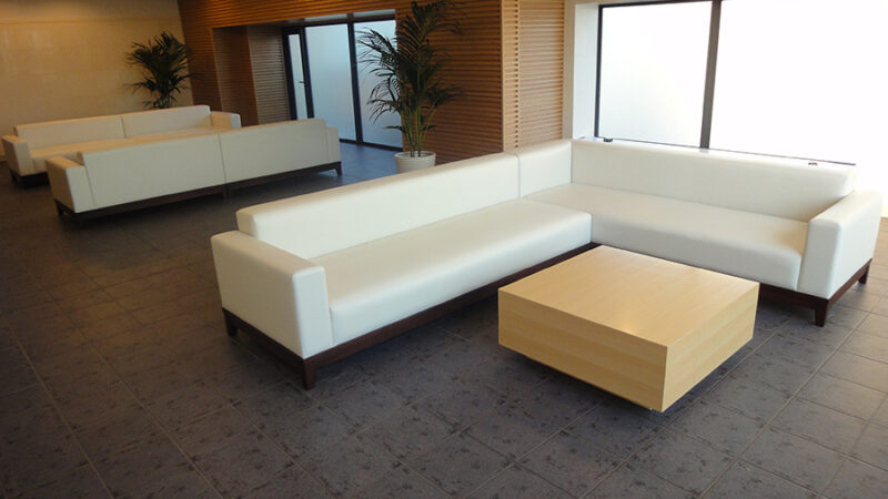 落ち着いた雰囲気のロビー空間