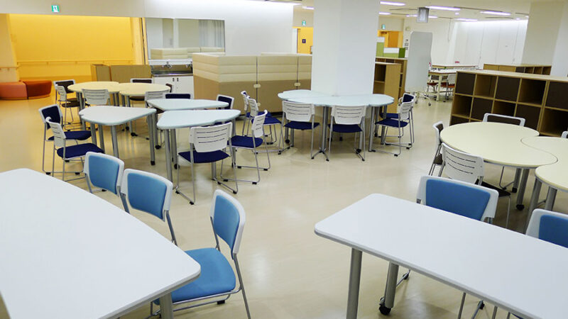 レクリエーション、学習、グループワークまで幅広く対応するフリースペース