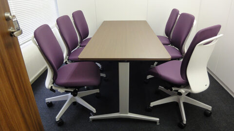 プライバシーにも配慮したクローズドな会議室