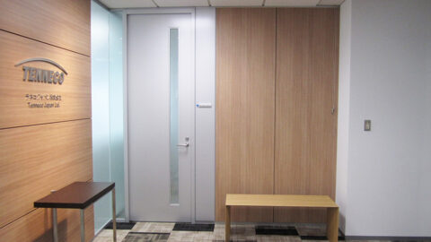 落ち着きと上質感を兼ね備えたエントランス空間