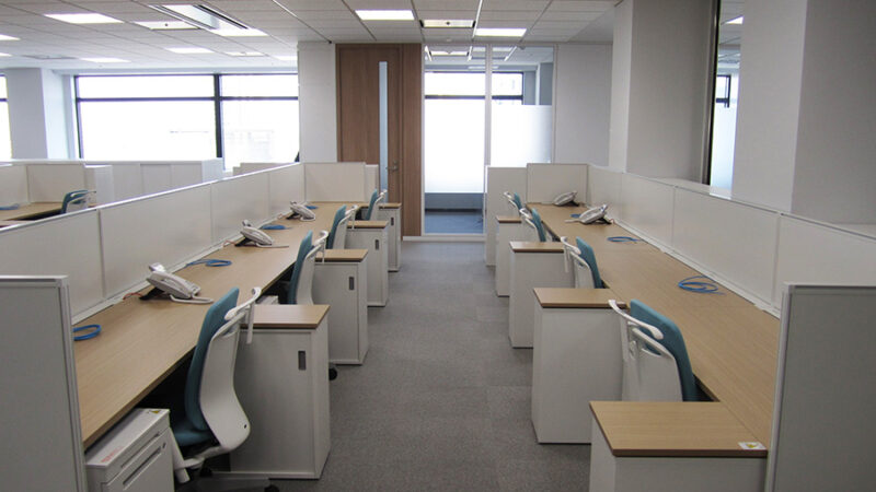 開放感と程よい個別性を確保させた執務空間