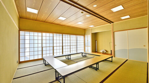 小規模会議や地域交流、伝統文化体験など、多用途に使用できる和室スペース