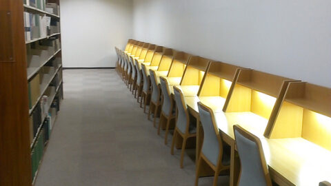 試験勉強や研究作業に最適なキャレル席