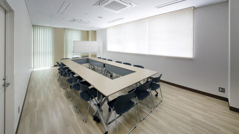 明るい採光が入るスペース